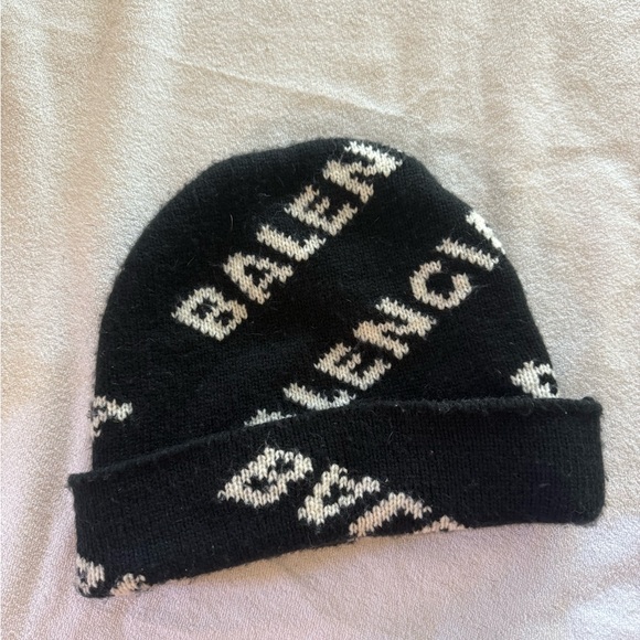 Balenciaga Black and White Beanie - Picture 2 of 3
